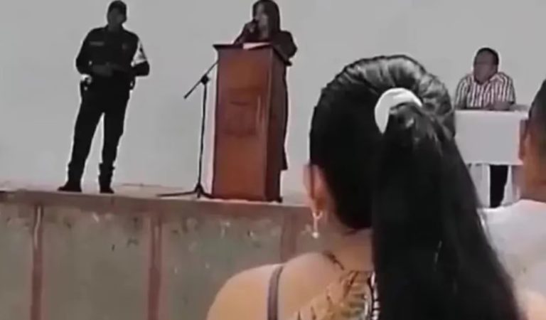 Una directora de Colombia se cansó de los celulares y los piercings de sus alumnos: “Si no les gusta, busquen otro colegio”