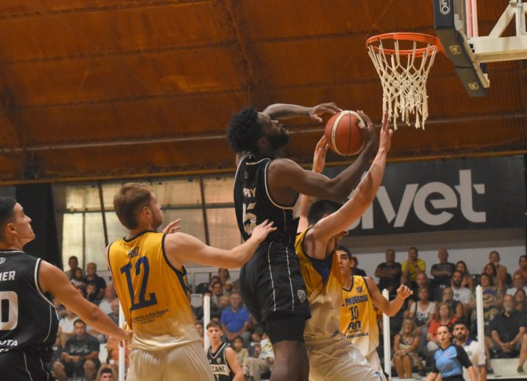 Pico FBC reaccionó a tiempo y derrotó a Del Progreso por 7