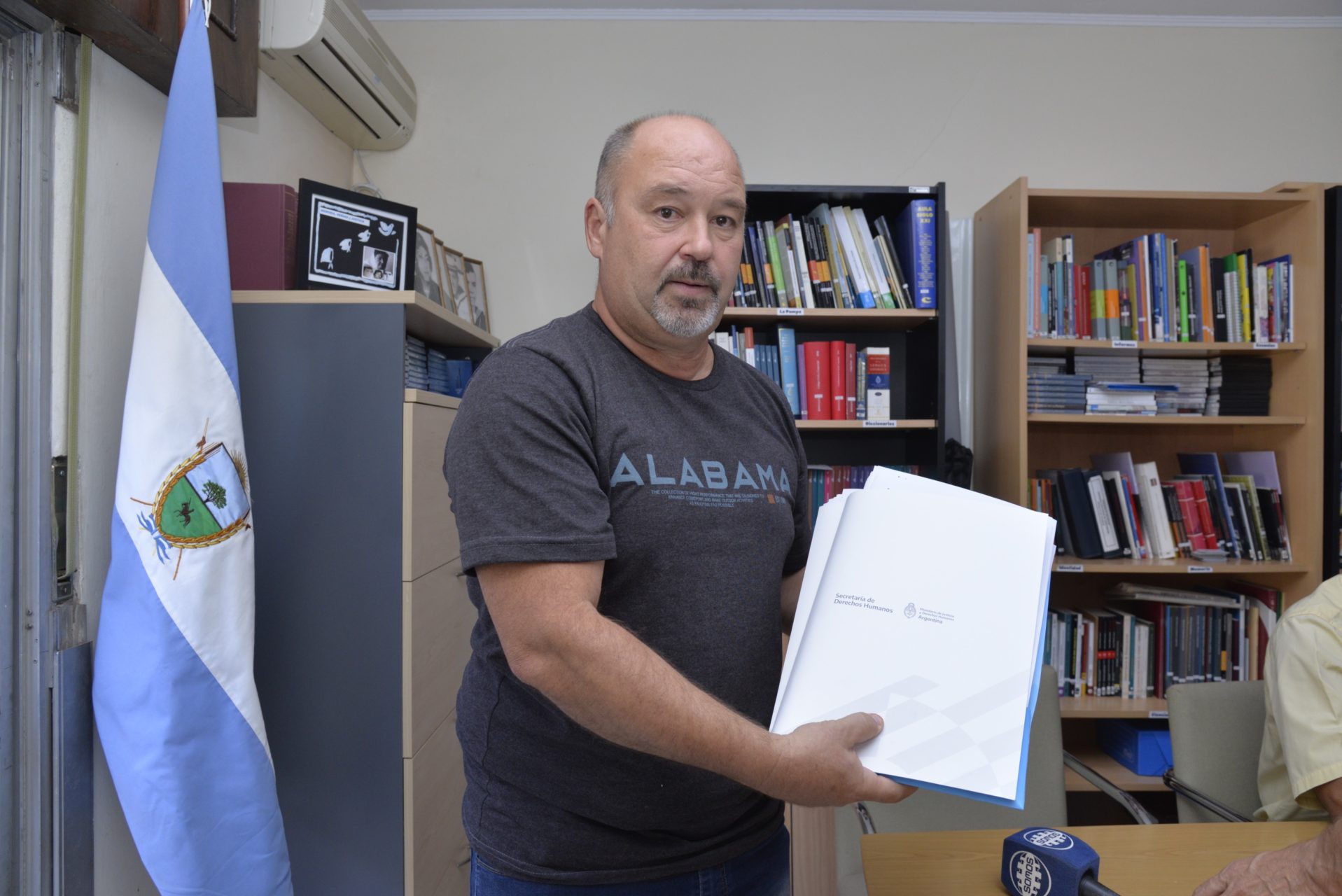 Acto de reparación: entregaron legajos a sobrino de Mario y Analía Urquizo
