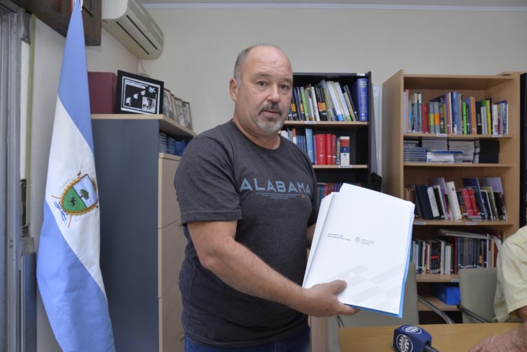 Acto de reparación: entregaron legajos a sobrino de Mario y Analía Urquizo
