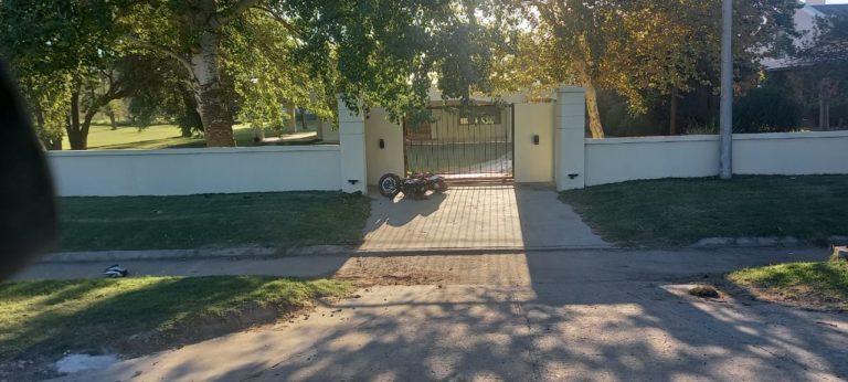 Accidente en Realicó: un motociclista cayó en el acceso Balbín y terminó hospitalizado