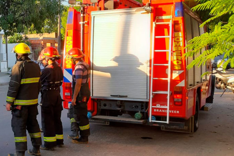 Incendio y fuga de gas en una vivienda del barrio Ranqueles
