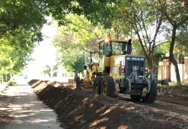Continúan los trabajos de construcción de cordón cuneta en Barrio Norte