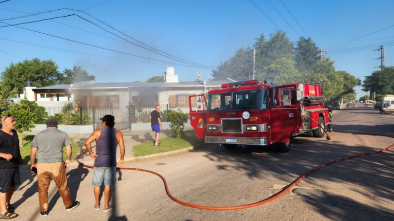 Una falla eléctrica provocó un incendio en una vivienda en el barrio Carlos Berg