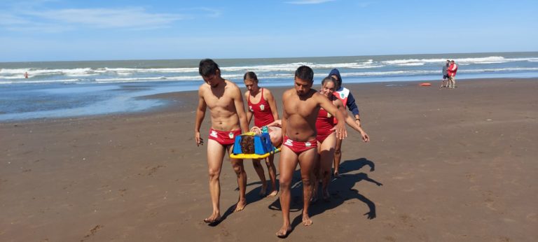Guardavidas de La Pampa realizan prácticas en aguas abiertas para aumentar la seguridad en espacios acuáticos