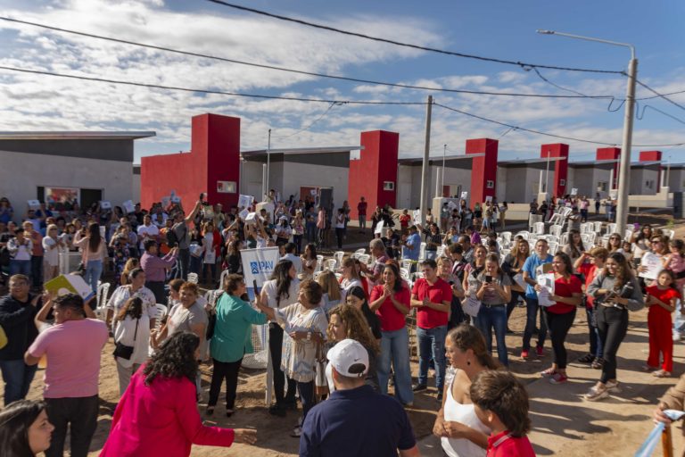 Entrega de viviendas en General Acha: “tener la casa propia es acceder al eslabón más alto de la dignidad”, afirmó Ziliotto