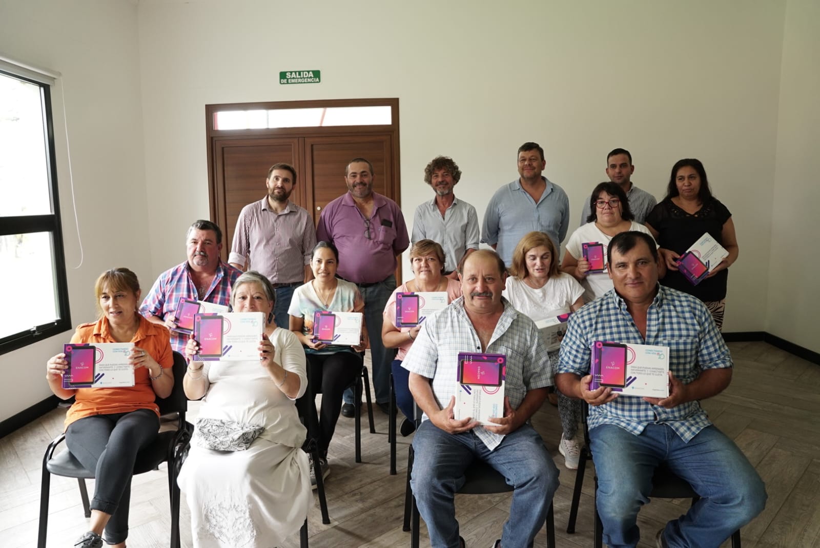 Programa “Conectando con vos” entrega 200 tablets a personas mayores del norte pampeano para reducir la brecha digital