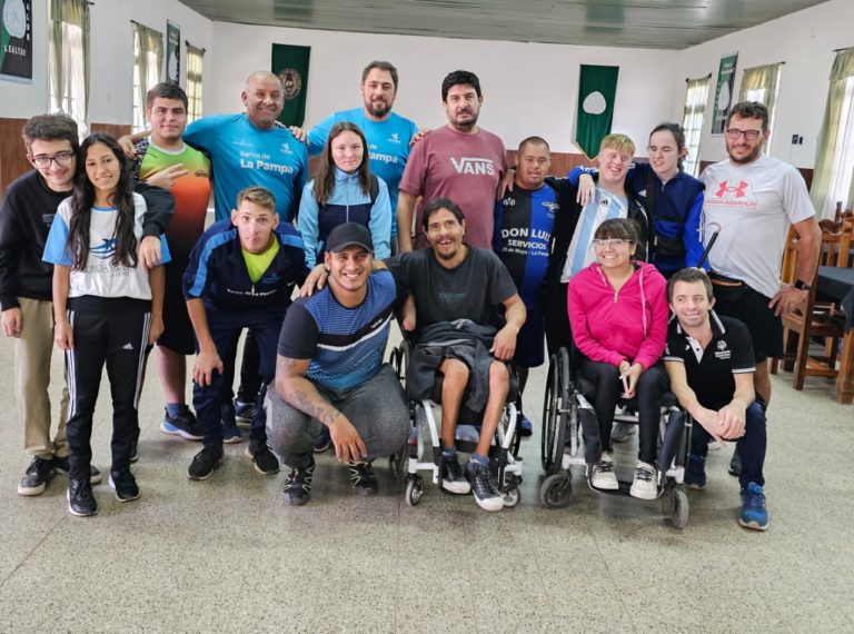 Para Araucanía: deportistas pampeanos se concentran en Santa Rosa para prepararse para los Juegos de Temuco en natación y atletismo