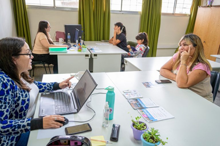 Durante marzo inscriben a jóvenes a becas provinciales y nacionales