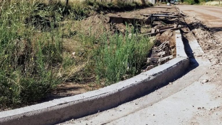 Alpachiri: construyen desagües y cordones para encauzar aguas de precipitaciones