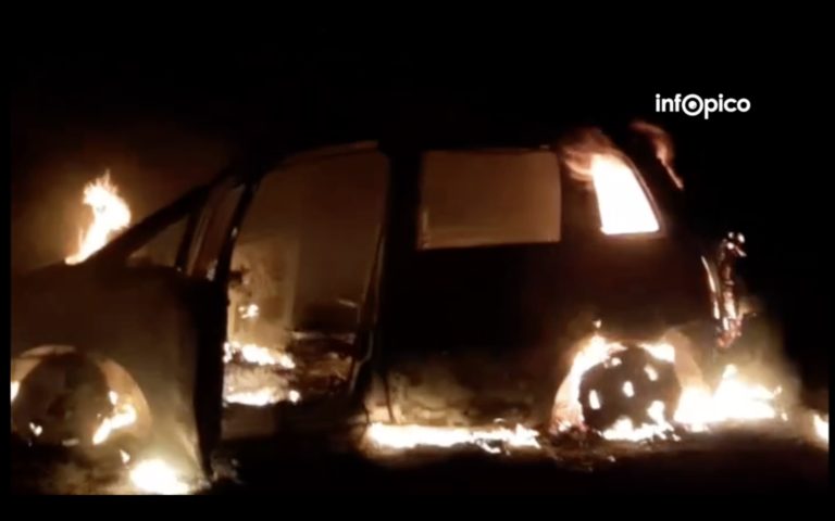 [VIDEO] Incendio consume Fiat Idea en ruta cercana a Intendente Alvear