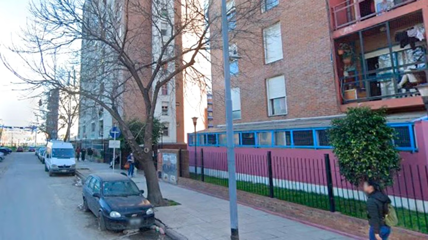 Horror en La Boca: volvió de vacaciones y encontró a su suegro muerto en un freezer