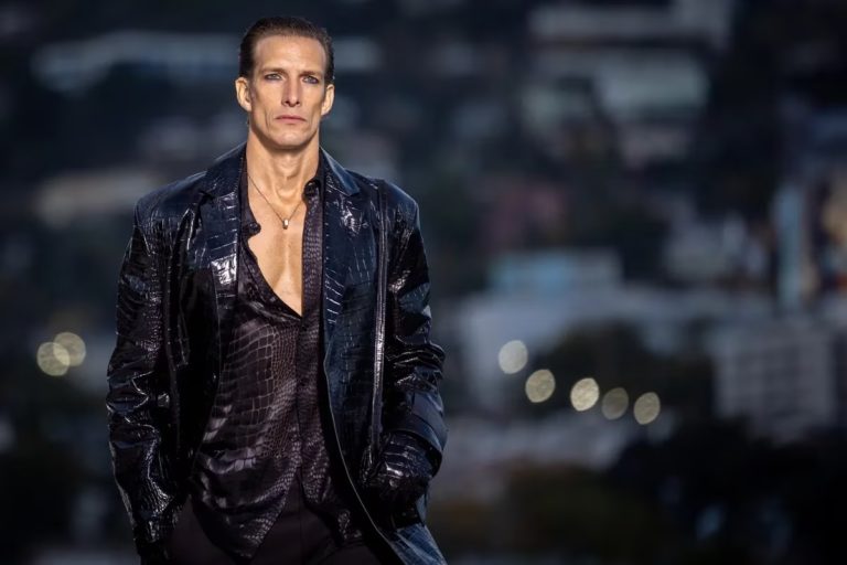 Iván de Pineda volvió a desfilar después de 30 años y causó furor en las redes sociales