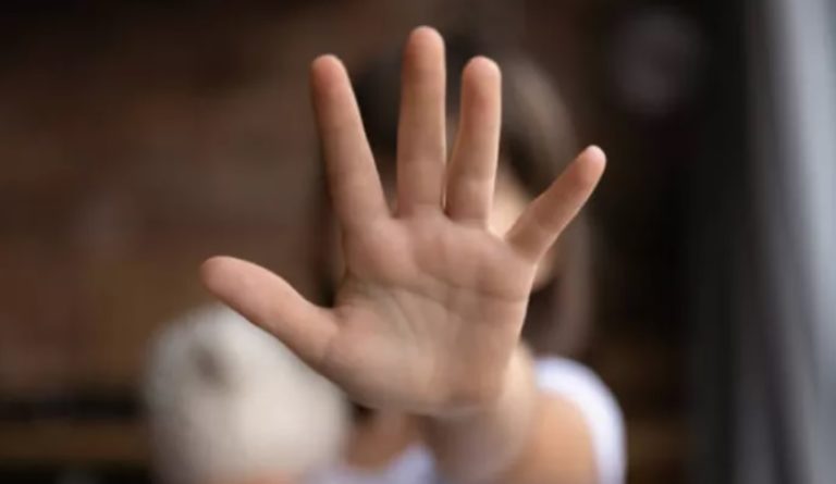 La Pampa: madre condenada a tres años de prisión en suspenso por abuso sexual simple contra su hija
