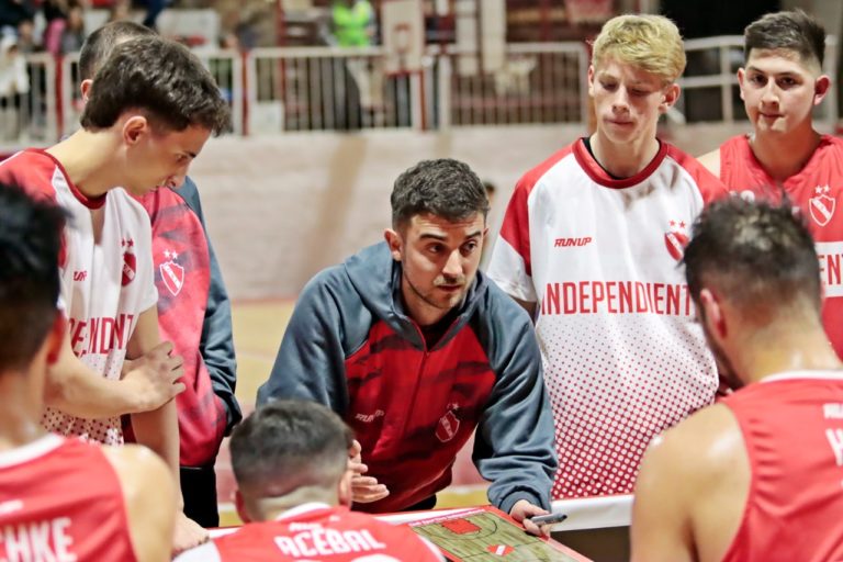 “Los jugadores están muy bien en lo físico y rotar nos permitió no bajar la intensidad”, resaltó el entrenador del “rojo”, Juan Pagnanini