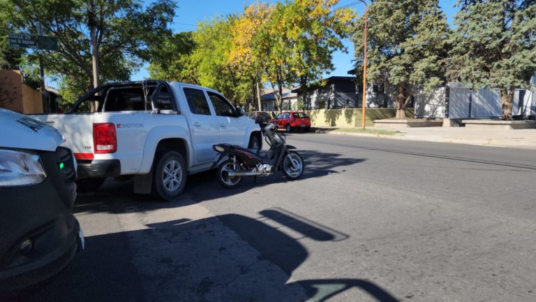 Una motociclista fue trasladada a la guardia del Centeno por un incidente en barrio Este