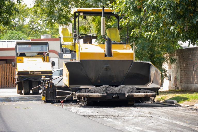 Asfaltaron la cuadra de calle 115 bis entre 2 y 4