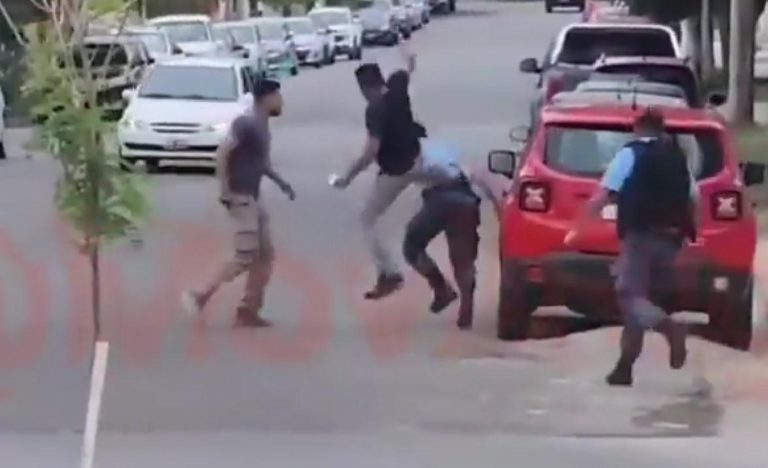 Un policía de Neuquén manipulaba su arma en un taller y mató a un empleado: familiares de la víctima le dieron una paliza