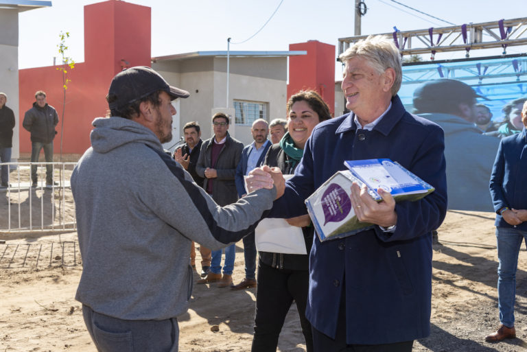 Entregaron 99 viviendas sociales en Santa Rosa y confirmaron la construcción de 360 más