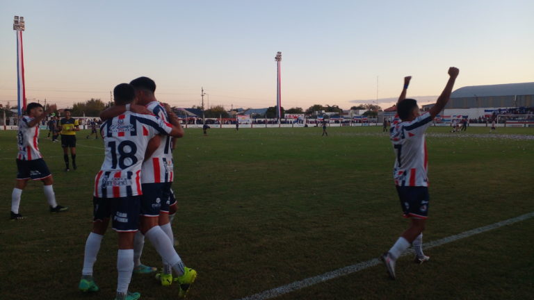 Estudiantil empató merecidamente en la final de ida del Provincial