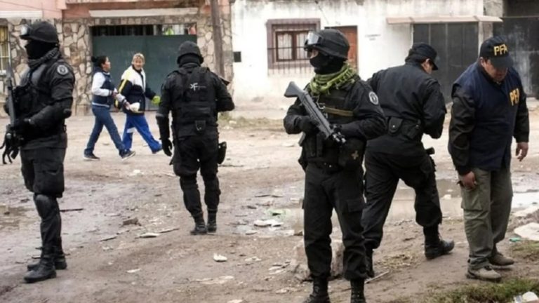 Detuvieron a una pareja en Mendoza por filmarse abusando a sus hijos: distribuían los videos en una red de pedofilia