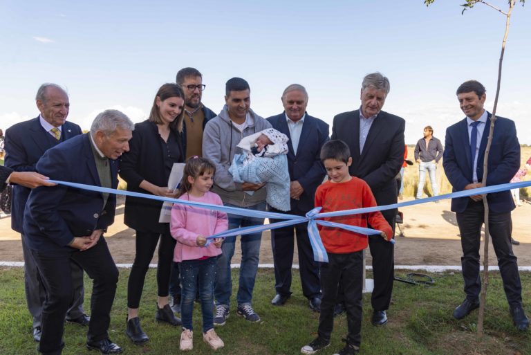 Alpachiri: Ziliotto entregó viviendas, anunció 20 más e inauguró la Casa de la Cultura