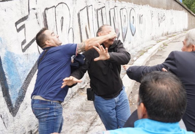 Sergio Berni fue agredido con golpes y piedrazos por compañeros del colectivero asesinado
