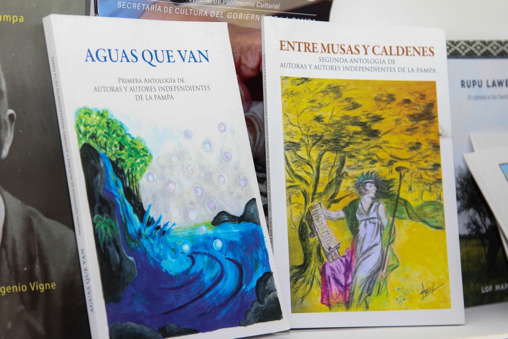 Feria del Libro: Casi 200 títulos de autores pampeanos son exhibidos en la exposición de Buenos Aires