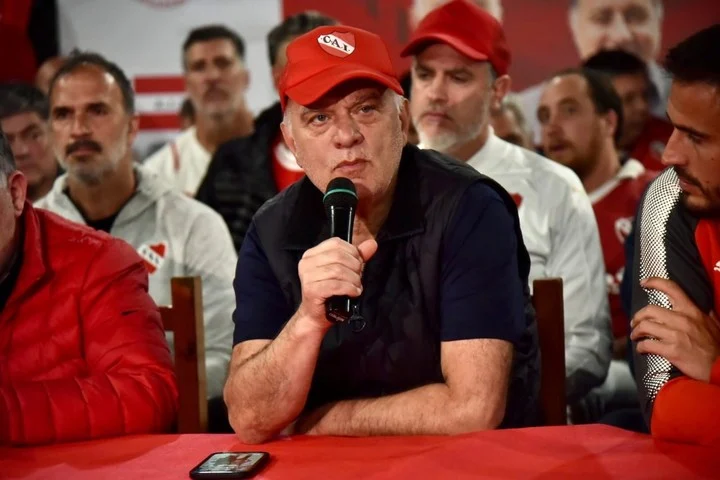 En Independiente bancan la propuesta de Santi Maratea para pagar las deudas