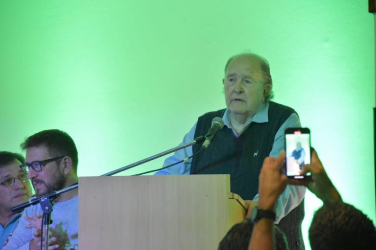 En plena campaña, Carlos Verna reapareció en acto público