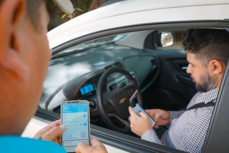 ¿Nos pueden multar por llevar en el auto solo la licencia de conducir digital?