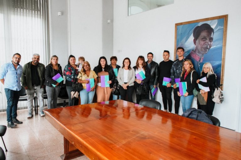 Trece comerciantes piquenses recibieron créditos para potenciar su emprendimiento