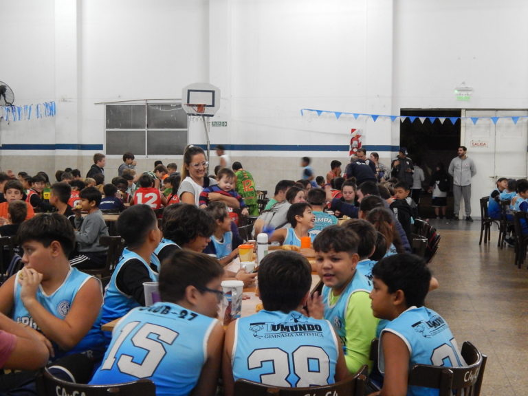 Mas de 200 niños participaron del Tercer Encuentro Campamentil de Minibásquet de Argentino