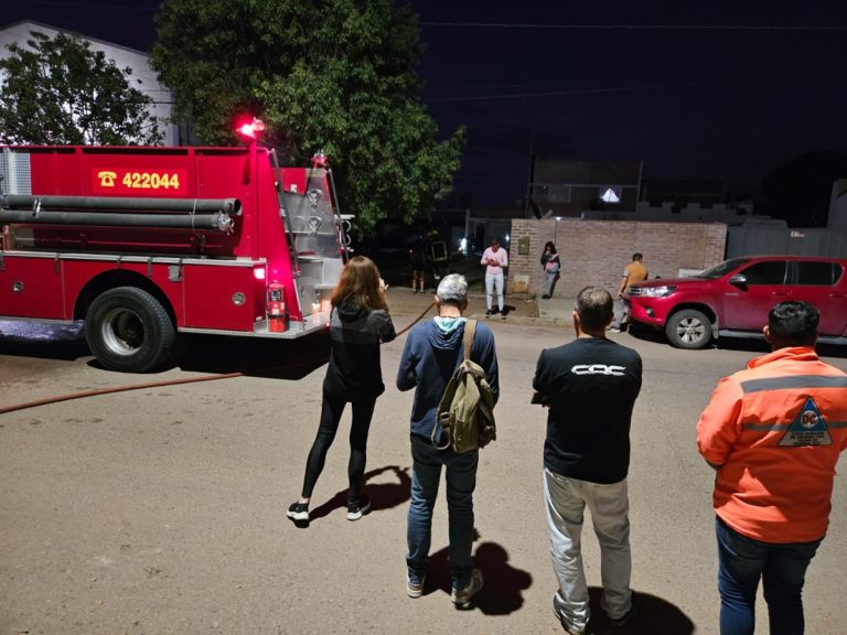 Vecinos colaboraron para apagar un incendio en un garaje de Rucci