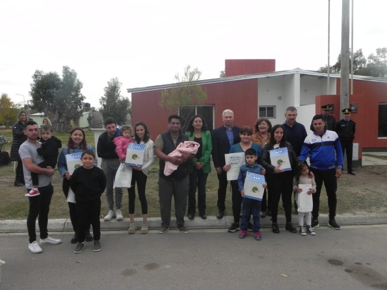Sueños cumplidos en Monte Nievas: cuatro familias estrenan hogares bajo el Plan “Mi Casa 1”