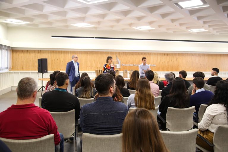 Transición de poder: nuevas consejeras y consejeros superiores asumen tras elecciones estudiantiles en la universidad