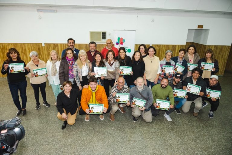 Entrega de certificados a 34 participantes tras capacitación gratuita en General Pico: impulsando la profesionalización y empleabilidad