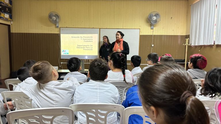Charla de seguridad vial y programa de educación abarcan la Escuela N° 237: promoviendo la conciencia de tránsito responsable
