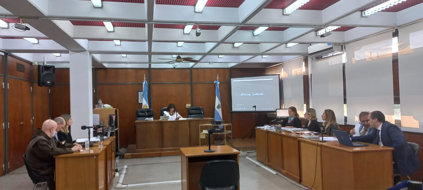 Con la declaración del imputado y el testimonio de la víctima comenzó el juicio contra el cura Padilla