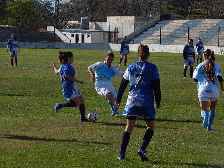 Futbol femenino: Imparable andar de Rumbo a Vélez que volvió a golear