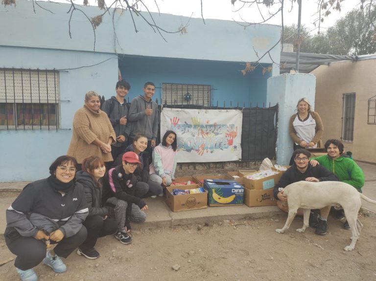 El Colegio Normal entregó alimentos no perecederos y elementos de higiene recolectados en la Jornada de Integración