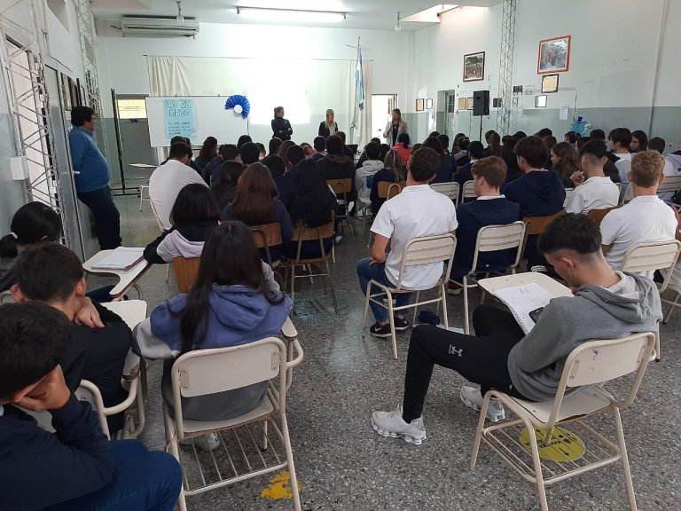 Unos 60 alumnos participaron de un simulacro de juicio en Miguel Riglos junto a la Justicia