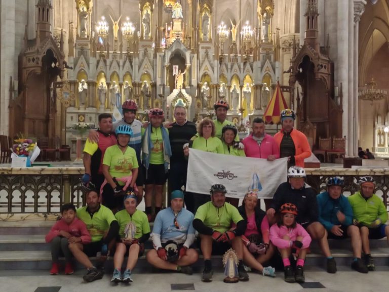 Emotiva peregrinación de ciclistas de General Pico de más de 500 kilómetros hasta la Basílica de Luján