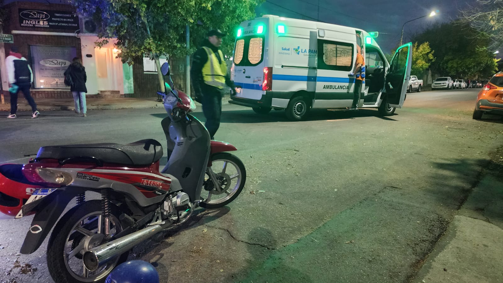 Sin heridos: auto y moto colisionaron en calle 1 y 20