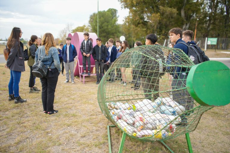 Enseñanza Verde: celebrando el día mundial del reciclaje en General Pico con actividades de concientización en colegios