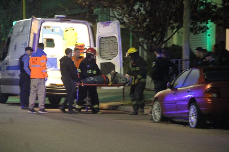 Intento de femicidio en General Pico: la víctima se recupera estable, mientras que el presunto agresor y un oficial de policía están bajo observación