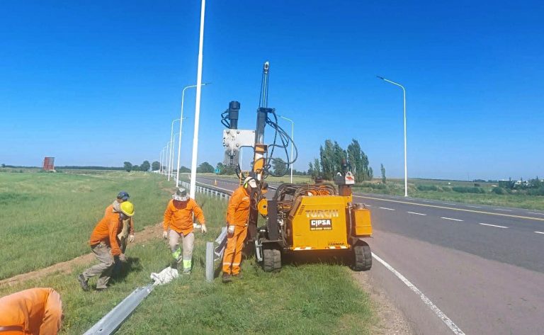 Continúan trabajando en la iluminación de cruces de rutas nacionales y provinciales en La Pampa