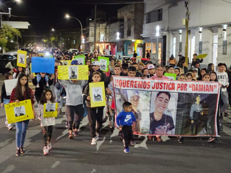 Familiares de Damián Machado marcharon por el centro de General Pico reclamando justicia
