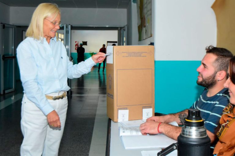 Patricia Testa votó en General Pico y llamó a la jornada electoral “una fiesta de la Democracia”