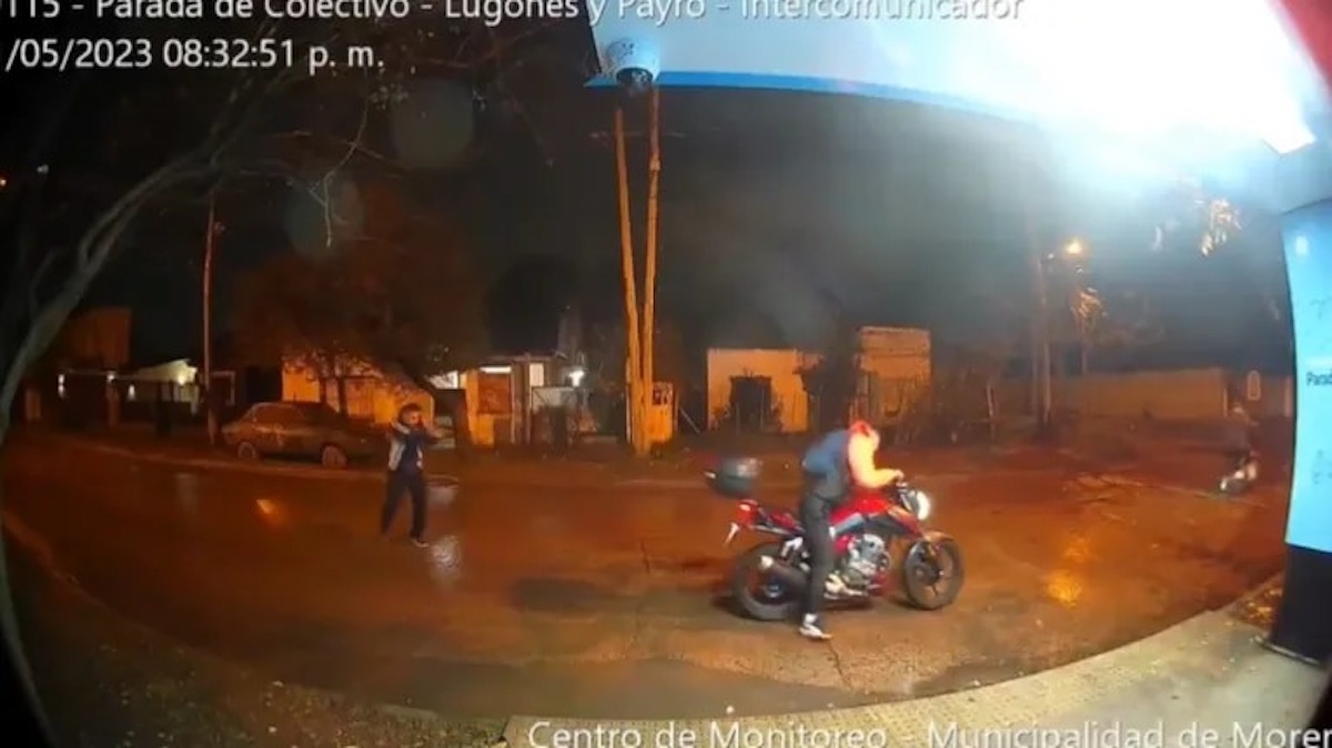 Un policía vestido de civil mató a un motochorro en Moreno: le disparó al menos cuatro veces por la espalda